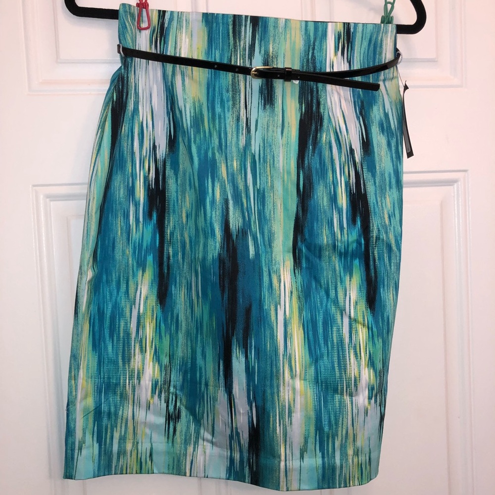 Worthington- Multi Colored Skirt w/ Belt SIZE:8
